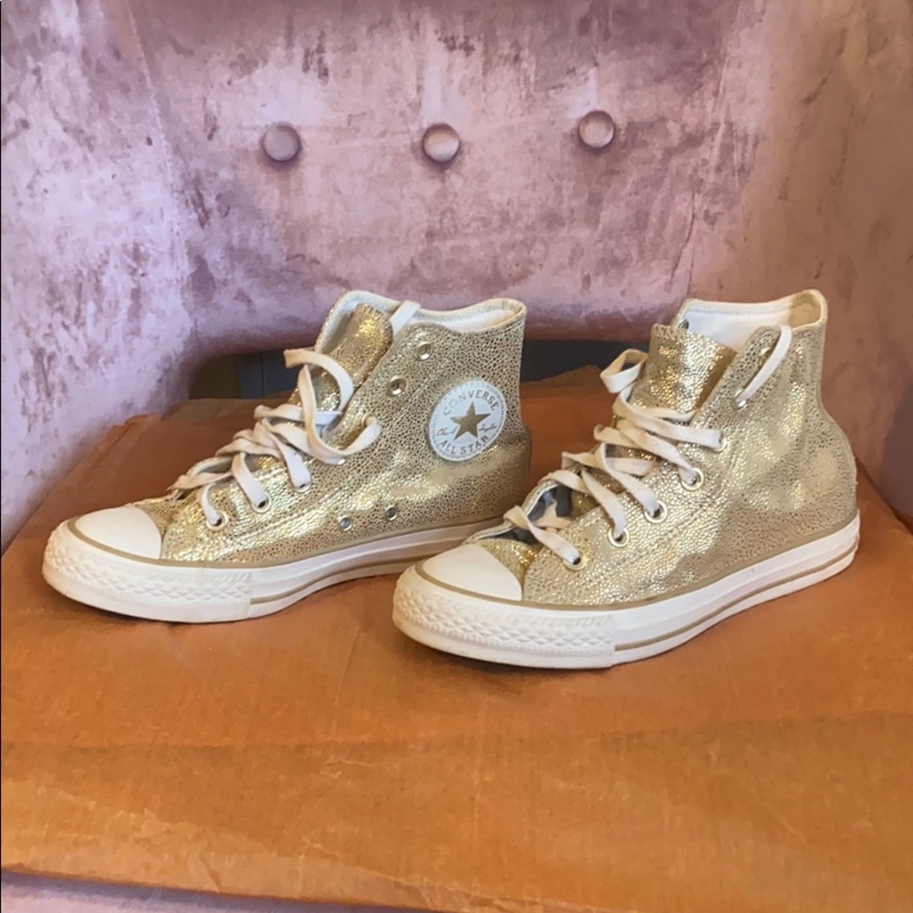 Metallic gold textured converse!!